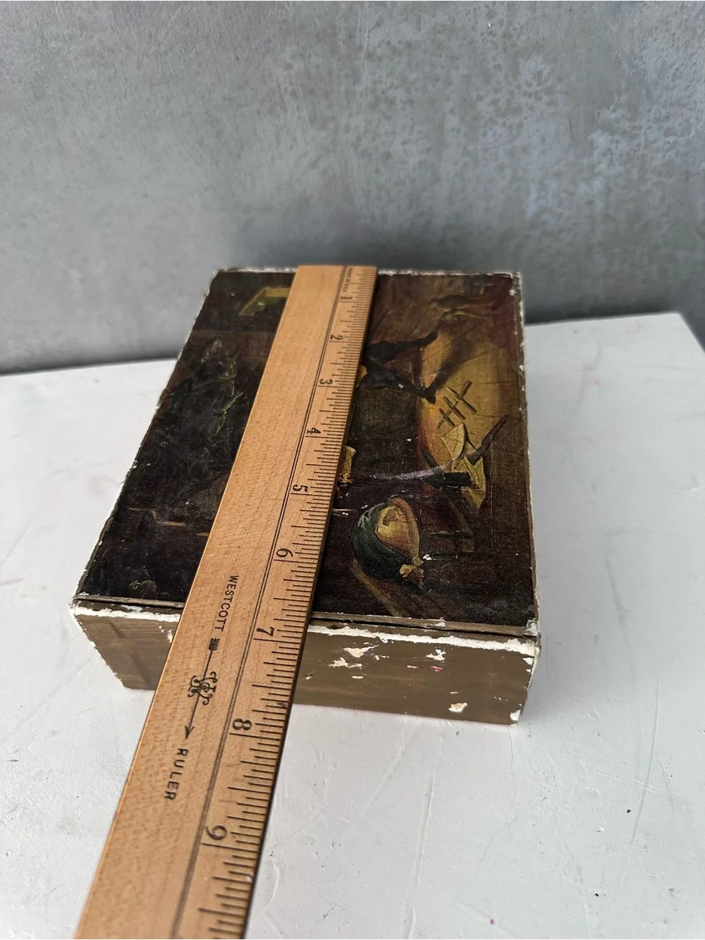 VINTAGE BOX CARDBOARD GOLD FELT LINED
